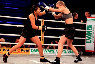 Bytyqi vs. Bačevová / zdroj foto: SES Boxing