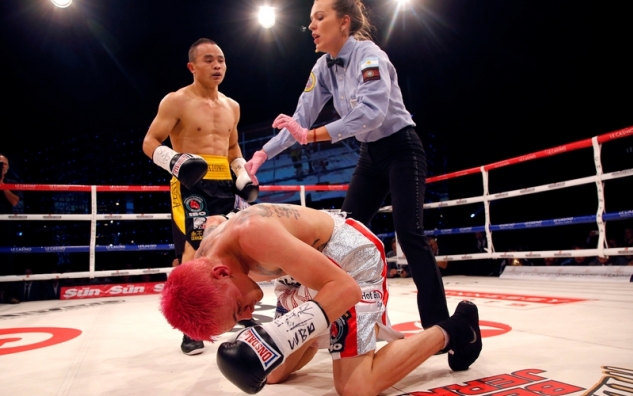 Budler vs. Zhong / zdroj foto: Boxingscene.com