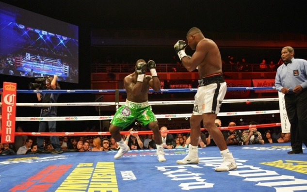 Ortiz vs. Kayode / zdroj foto: Boxingscene.com