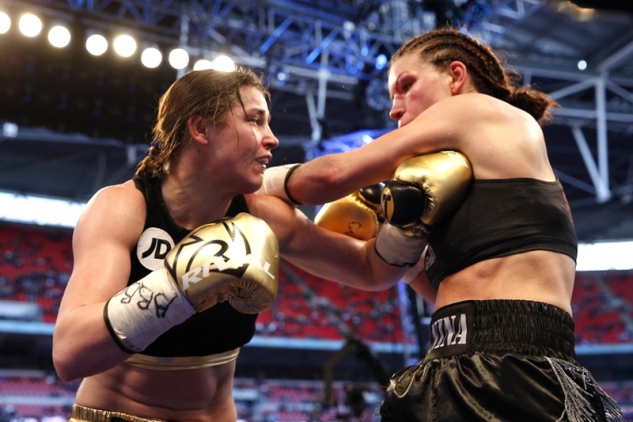 Taylorová vs. Meinkeová / zdroj foto: Boxingscene.com