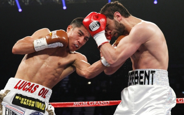 Vargas vs. Allakchverdjev / zdroj foto: Boxingscene.com