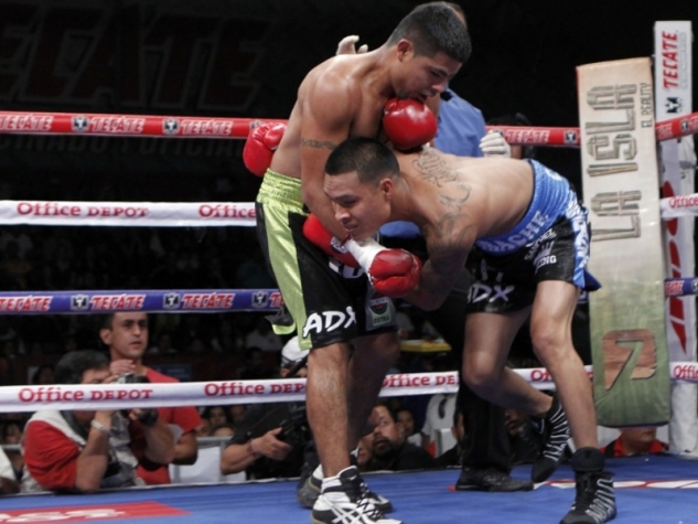 Daniel Rosas vs. Roberto Castaneda / zdroj foto: www.fightnews.com