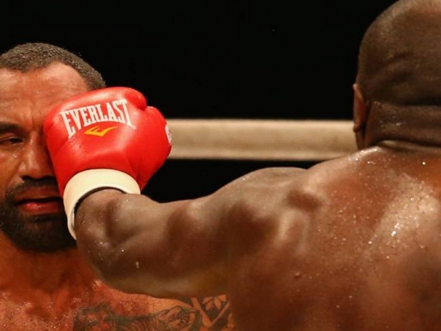 Kevin Johnson vs. Salomon Haumono / zdroj foto: www.boxingscene.com